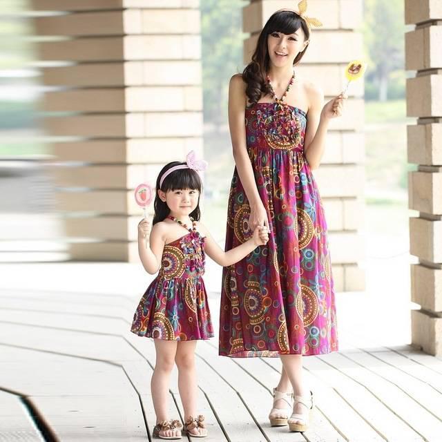 รูปภาพ:http://i01.i.aliimg.com/wsphoto/v0/1404547473_1/2014-summer-family-fashion-clothes-retail-family-set-clothes-for-mother-and-daughter-100-cotton-bohemia.jpg