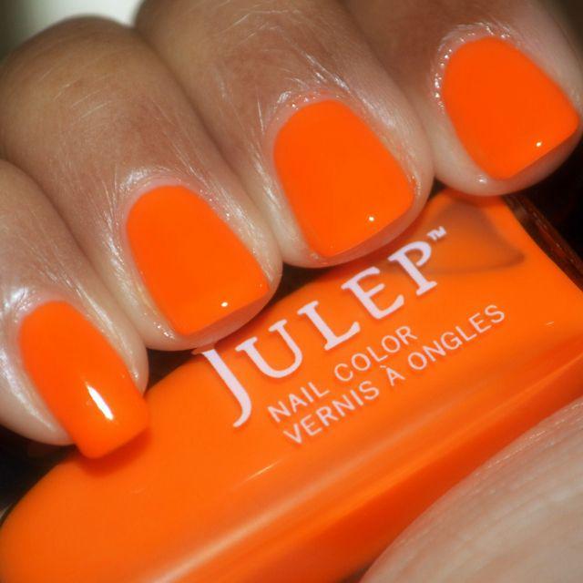 รูปภาพ:http://diynails.info/wp-content/uploads/2016/11/fresh-neon-orange-nail-polish-trends-looks-at-neon-orange-nail-polish-unique-nail-art-designs.jpg