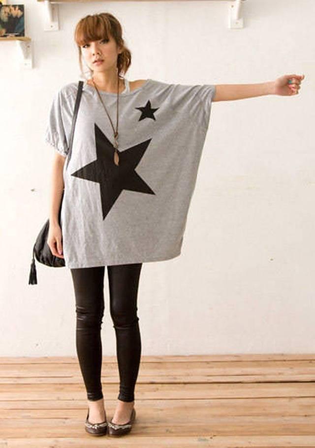 รูปภาพ:http://i01.i.aliimg.com/wsphoto/v0/1240003107_1/South-Korea-Style-Fashion-Design-Leisure-Off-Shoulder-Pentagram-Pattern-Female-Loose-Cotton-T-shirt-Hot.jpg