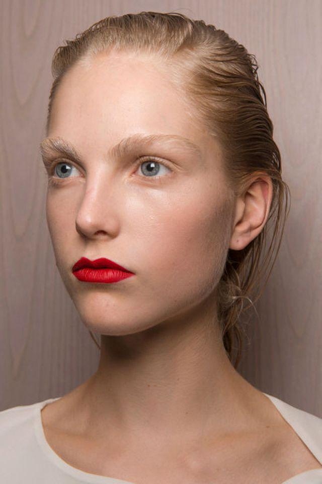 รูปภาพ:http://cdn.harpersbazaar.com.sg/2016/10/The-Best-Makeup-Trends-For-Spring-2017-9.jpg