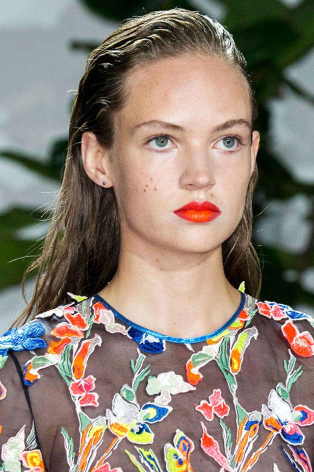 รูปภาพ:http://cdn.harpersbazaar.com.sg/2016/10/The-Best-Makeup-Trends-For-Spring-2017-14.jpg