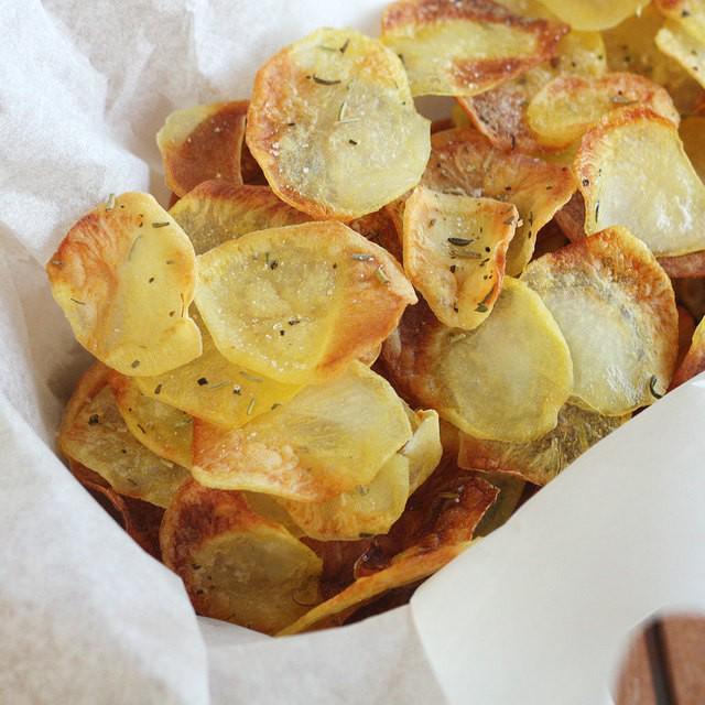 ตัวอย่าง ภาพหน้าปก:เมนู Pan Fried Potato Chips มันฝรั่งแผ่นทอดกรอบฉบับโฮมเมด อร่อยง่ายๆ ไม่ยาก!