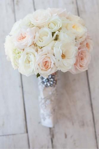 รูปภาพ:http://d2ktfdr1kgdrl7.cloudfront.net/20151113050042/soft-pink-wedding-bouquets-to-fall-in-love-with-megan-clouse-photography-333x500.jpg