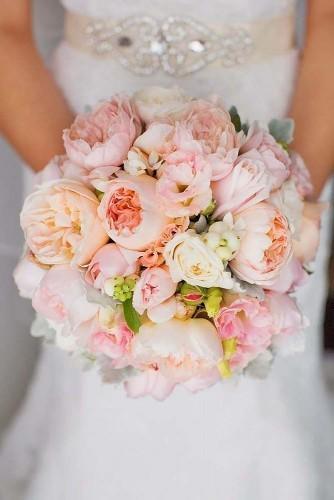 รูปภาพ:http://d2ktfdr1kgdrl7.cloudfront.net/20151113050042/soft-pink-wedding-bouquets-to-fall-in-love-with-noble-photography-334x500.jpg