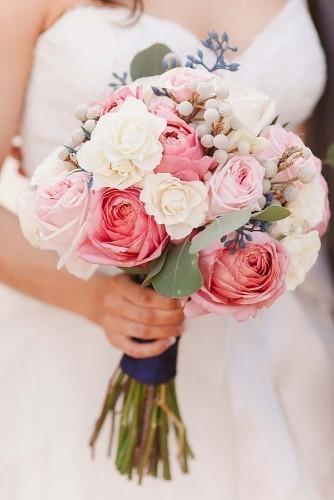 รูปภาพ:http://d2ktfdr1kgdrl7.cloudfront.net/20151113050042/soft-pink-wedding-bouquets-we-are-the-mitchells-334x500.jpg