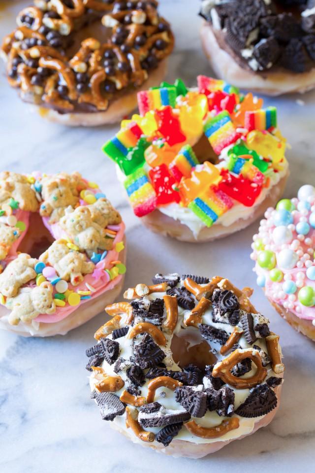 รูปภาพ:https://pioneerwoman.files.wordpress.com/2016/04/elevating-store-bought-donuts-20.jpg?w=780&h=1170