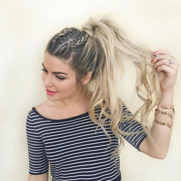 รูปภาพ:http://i0.wp.com/therighthairstyles.com/wp-content/uploads/2017/03/9-messy-ponytail-with-two-braids.jpg?zoom=1.25&resize=500%2C500