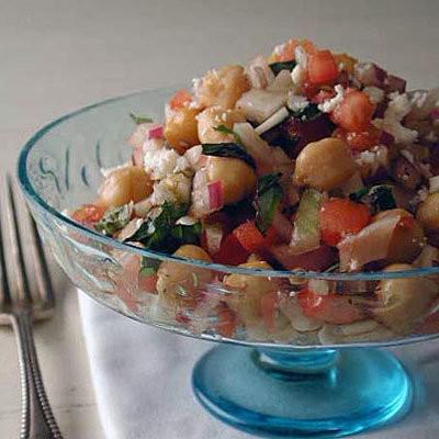 รูปภาพ:http://cdn-img.health.com/sites/default/files/styles/400x400/public/styles/400x400/public/styles/main/public/italian-garbanzo-salad-400x400.jpg?itok=V-OBuKUW