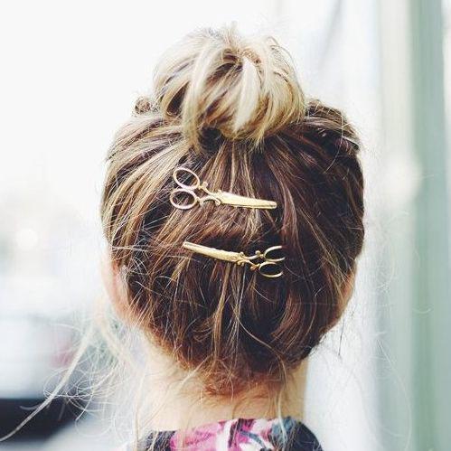 รูปภาพ:http://hairstylehub.com/wp-content/uploads/2017/03/Top-Knot-With-Accessories.jpg