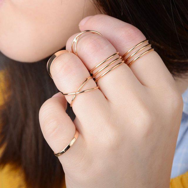 รูปภาพ:http://g02.a.alicdn.com/kf/HTB1G4UbIFXXXXaCaXXXq6xXFXXX5/6PCS-Set-Rings-Urban-Gold-Stack-Plain-Cute-Above-Knuckle-Ring-Band-Midi-Ring-Cross-Spiral.jpg