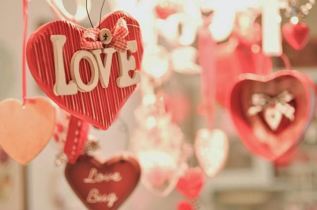 รูปภาพ:http://1.bp.blogspot.com/-oaMoA1o16Zk/Uv327oI1pRI/AAAAAAAABnM/hsIo4m3fzpg/s1600/valentine's+day+decorations+ideas+(9).jpg