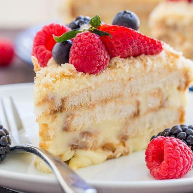 ภาพประกอบบทความ สูตรเค้กอร่อยไม่ใช้เตาอบ เค้กนโปเลียน 'Napoleon Cake' ต้องลองชิมด่วน!