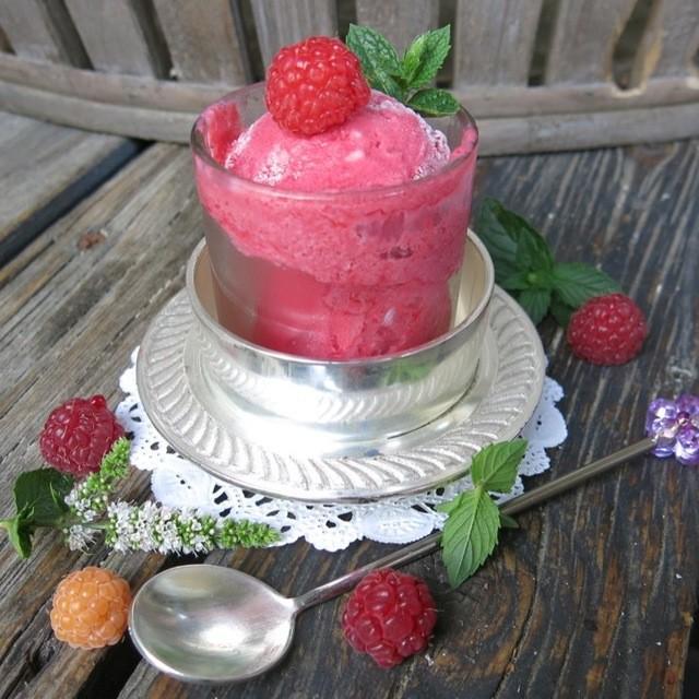 ตัวอย่าง ภาพหน้าปก:'Seedless Raspberry Ice Cream' ไอศกรีมราสเบอร์รี่ไร้เมล็ด อร่อยง่ายๆ ช่วยคลายร้อน
