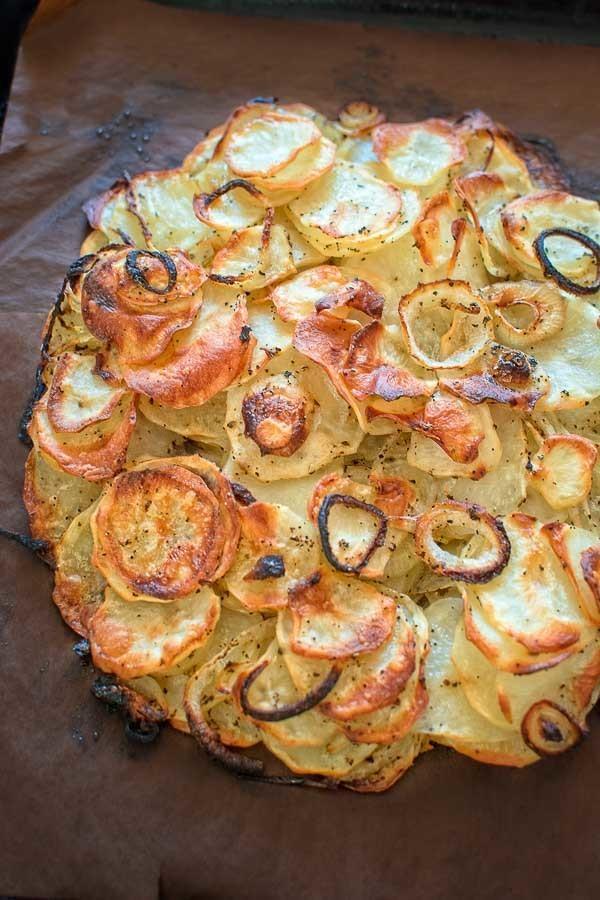 รูปภาพ:http://cooktoria.com/wp-content/uploads/2016/11/Simple-Potato-Cake-with-Onions-12.jpg