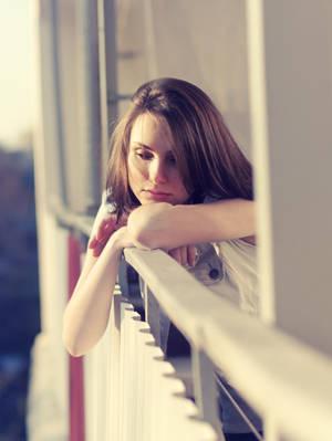 รูปภาพ:http://cdn.gurl.com/wp-content/gallery/things-to-know-about-extroverts/sad-girl-alone-on-balcony.jpg