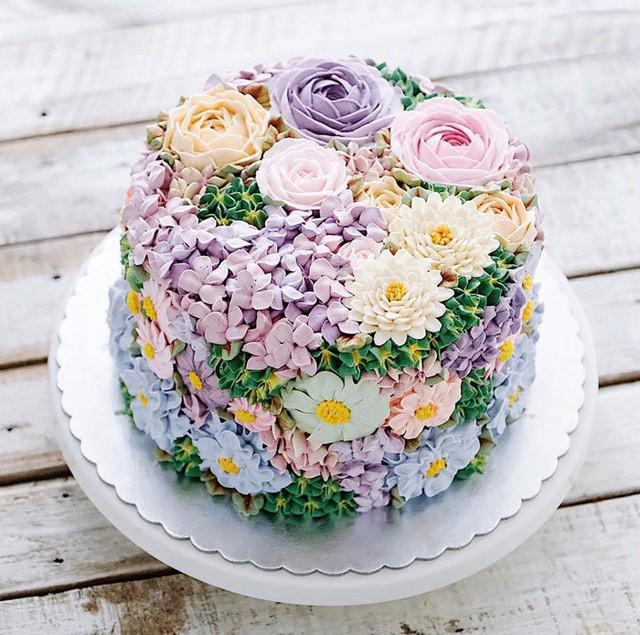รูปภาพ:http://static.boredpanda.com/blog/wp-content/uploads/2017/03/spring-colourful-buttercream-flower-cakes-1-58d8b597158a5__700.jpg