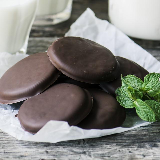 ตัวอย่าง ภาพหน้าปก:Homemade Thin Mint Cookies สูตรคุกกี้ช็อกโกแลตมินต์สุดฟิน รับรองกินเพลินเกินห้ามใจสุดๆ 