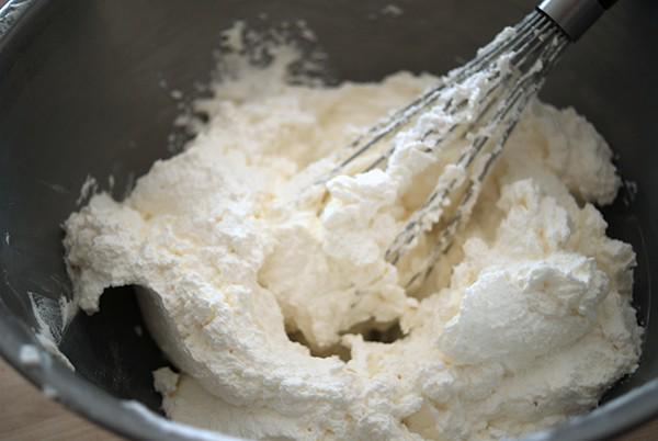 รูปภาพ:http://www.pastrypal.com/wp-content/uploads/2014/04/how_to_make_butter_4.jpg