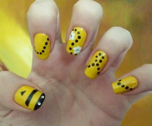 รูปภาพ:http://www.nailspedia.com/wp-content/uploads/2012/09/busy-bee-nails.jpg