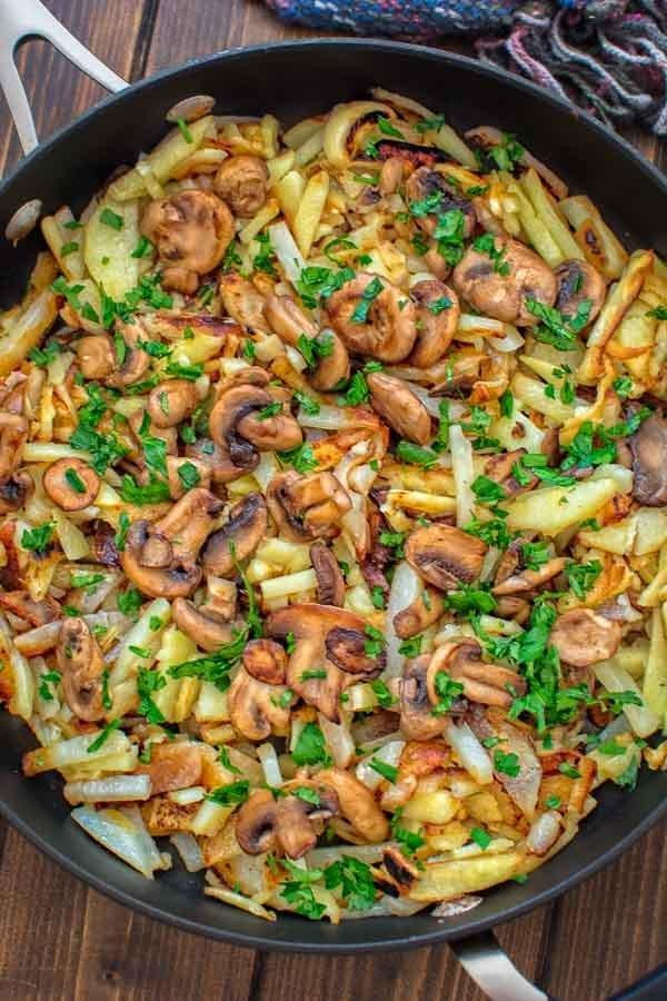 รูปภาพ:http://cooktoria.com/wp-content/uploads/2017/03/fried-potatoes-with-mushrooms-16.jpg