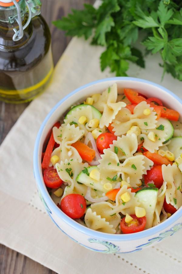 รูปภาพ:http://www.olgasflavorfactory.com/wp-content/uploads/2015/09/Vegetable-Pasta-Salad-1-111.jpg