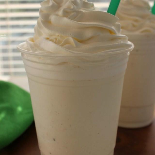 ภาพประกอบบทความ สูตร 'สตาร์บัคส์ VANILLA BEAN FRAPPUCCINO' ทำแก้ร้อนกันเถอะ