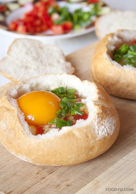 รูปภาพ:http://www.handimania.com/uploads/breakfast-bread-bowls6.jpg