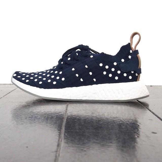 รูปภาพ:http://www.saintcream.com/2355-8401-thickbox/coming-soon-nmd-r2-pk-w-boost-polka-dot.jpg