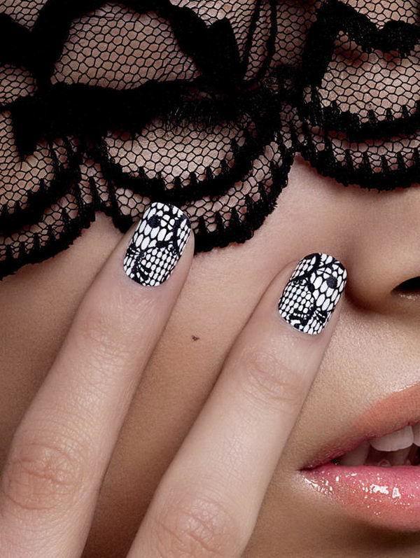 รูปภาพ:http://hative.com/wp-content/uploads/2014/11/lace-nail-art-designs/17-fashionable-lace-nail-art-designs.jpg