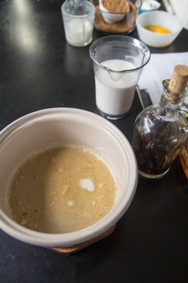 รูปภาพ:https://i2.wp.com/www.sugarpickles.com/wp-content/uploads/2015/04/butterscotch-bourbon-pudding-3-683x1024.jpg?resize=683%2C1024