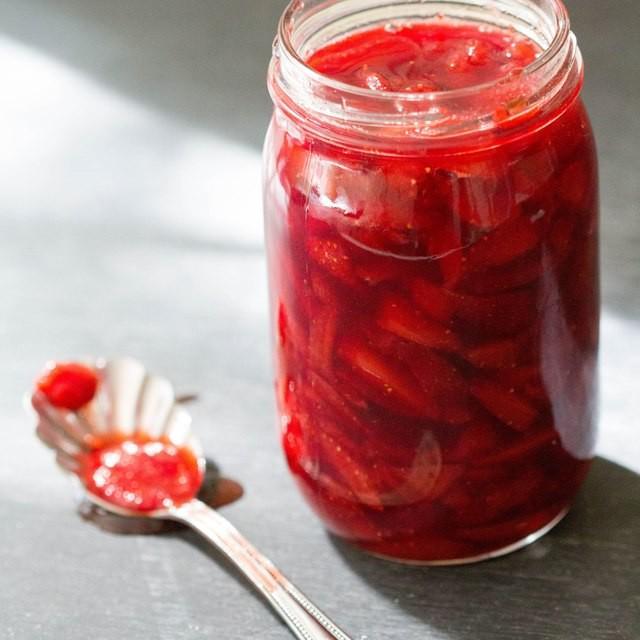 ภาพประกอบบทความ Easy Strawberry Refrigerator Jam สูตรแยมสตรอว์เบอร์รี่ฉบับโฮมเมด อร่อยง่ายแบบไร้สารเคมีเจือปน