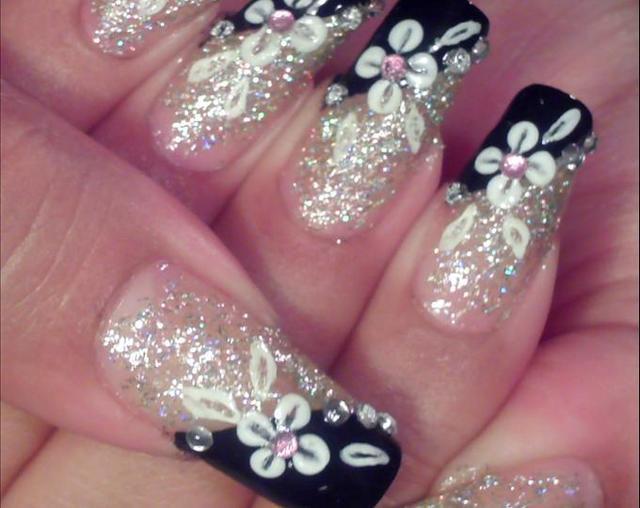 รูปภาพ:http://1.bp.blogspot.com/-DsHQjZdPxWs/UYtb5eidZuI/AAAAAAAACZs/StDUEv4tHRE/s1600/BLACK_&_SILVER_NAIL_ART_DESIGN_wallpaper_45197.jpg