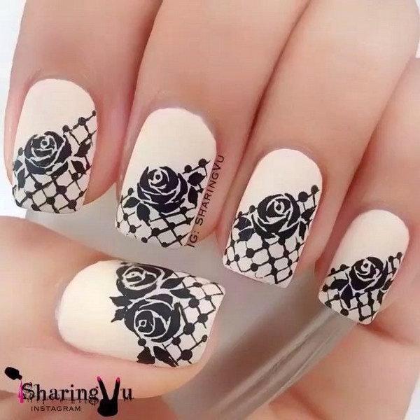 รูปภาพ:http://styletic.com/wp-content/uploads/2015/12/black-and-white-nails/24-black-and-white-nail-designs.jpg