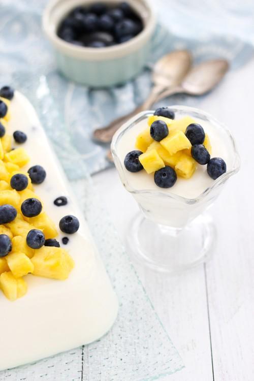 รูปภาพ:http://www.olgasflavorfactory.com/wp-content/uploads/2014/08/Blueberry-Pineapple-and-Lemon-Creamy-Gelatin-Dessert-1-13.jpg