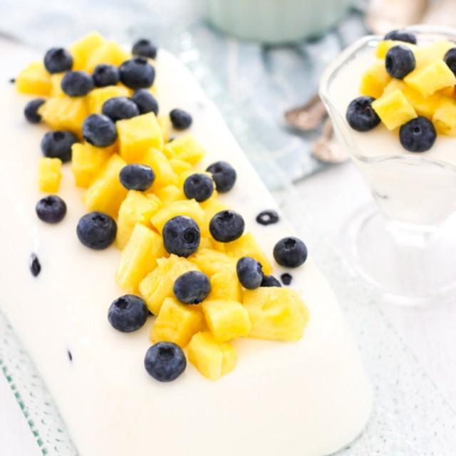 ภาพประกอบบทความ Blueberry, Pineapple and Lemon Creamy Gelatin เยลลี่สูตรเด็ด อร่อยรสผลไม้แบบครีมมี่