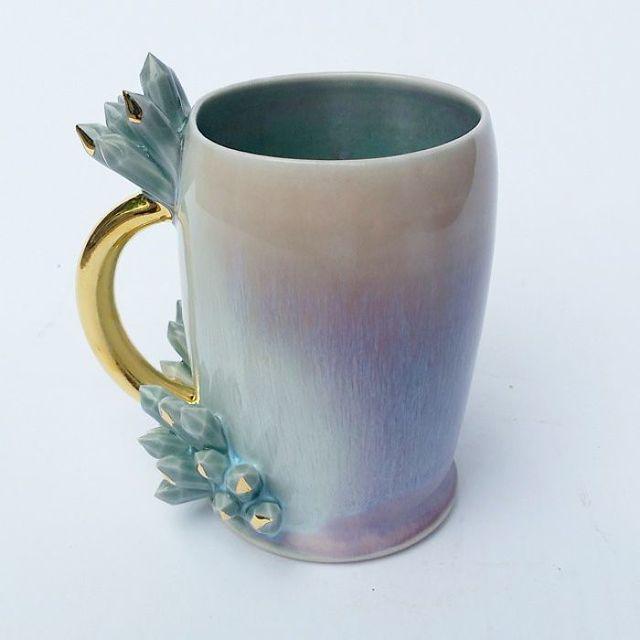 รูปภาพ:http://static.boredpanda.com/blog/wp-content/uploads/2017/04/crystal-coffee-cups-silver-lining-ceramics-katie-marks-37-5901d8ceb7a86__700.jpg