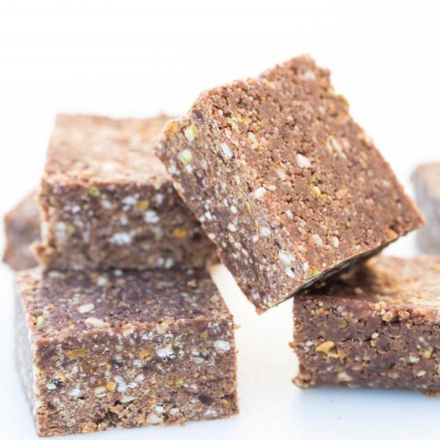 ตัวอย่าง ภาพหน้าปก: Healthy Chocolate Coconut Bars  เมนูขนมหวานสูตรดีต่อสุขภาพ อร่อยฟินจนต้องร้องว้าว