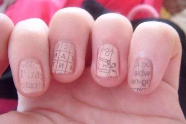 รูปภาพ:http://hative.com/wp-content/uploads/2014/10/newspaper-nail-art-ideas/19-newspaper-nails.jpg