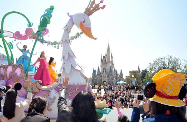 รูปภาพ:http://www.japantimes.co.jp/wp-content/uploads/2015/04/Tokyo-Disneyland-7.jpg