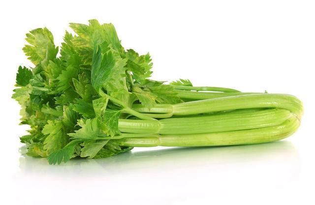 รูปภาพ:https://draxe.com/wp-content/uploads/2015/04/bigstock-Fresh-green-celery-isolated-on-52080031.jpg