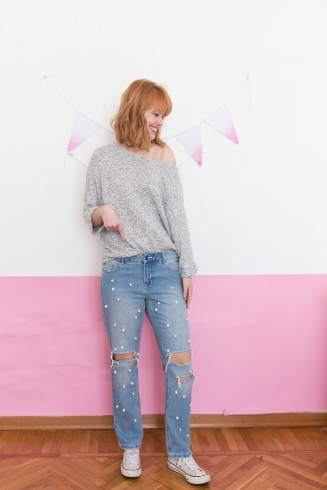 รูปภาพ:https://images.britcdn.com/wp-content/uploads/2017/04/Pearl-Embellished-Jeans_0005.jpg?fit=max&w=800