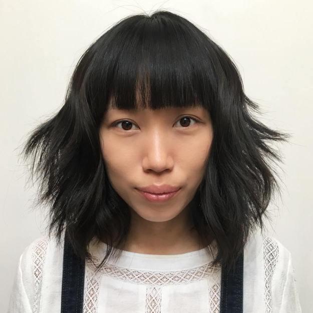 รูปภาพ:http://i1.wp.com/therighthairstyles.com/wp-content/uploads/2017/05/17-shaggy-midlength-Asian-haircut-with-bangs.jpg?zoom=1.25&resize=500%2C500