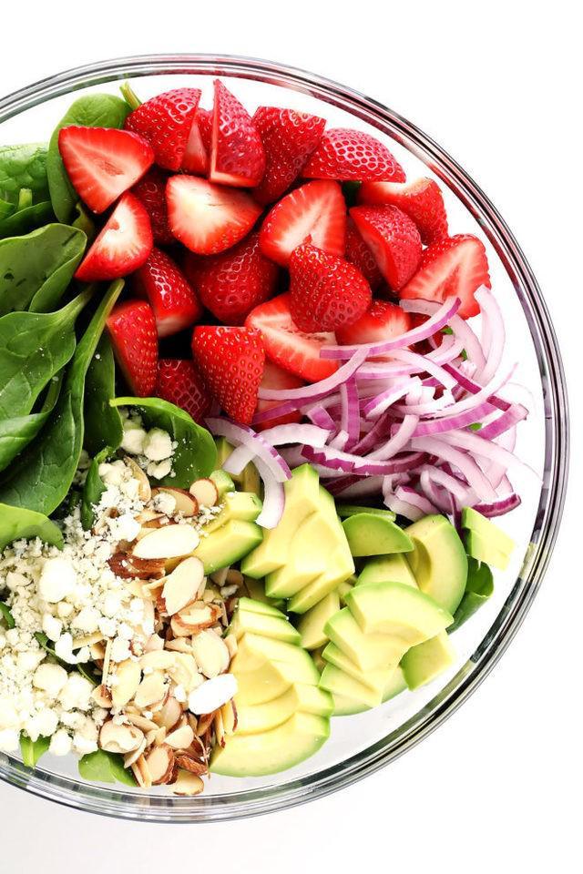 รูปภาพ:https://www.gimmesomeoven.com/wp-content/uploads/2013/04/Strawberry-Avocado-Spinach-Salad-Recipe-with-Poppyseed-Dressing-4-660x990.jpg