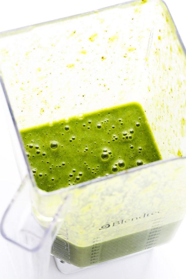 รูปภาพ:https://www.gimmesomeoven.com/wp-content/uploads/2017/04/Matcha-Green-Tea-Ginger-Green-Smoothie-Recipe-2-660x990.jpg