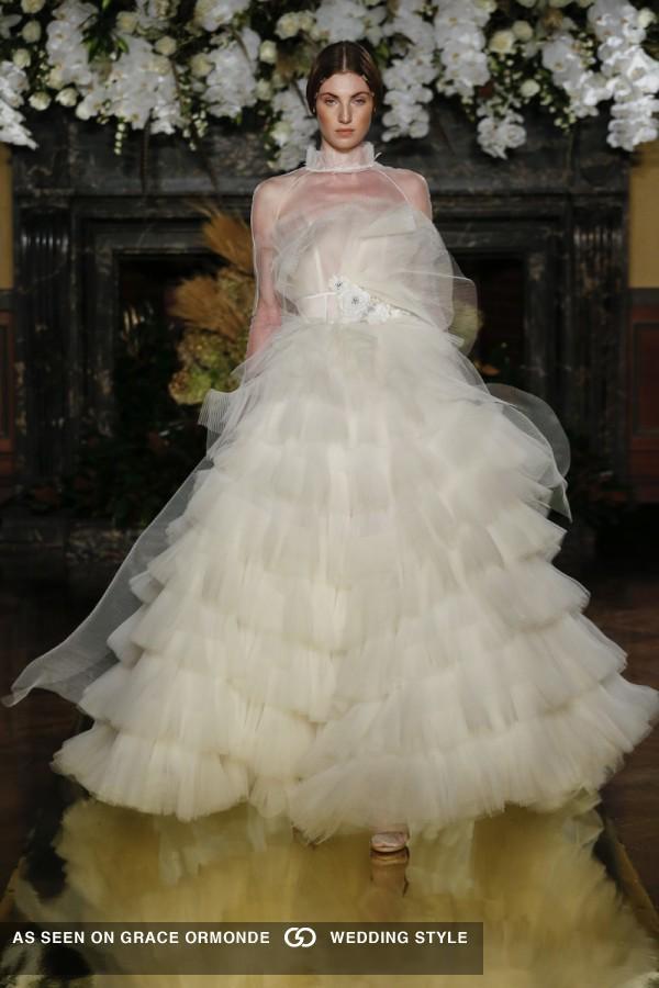 รูปภาพ:https://weddingstylemagazine.com/sites/default/files/styles/flexslider_full/public/yolan-cris-fw-2017-wedding-dress-08.jpg
