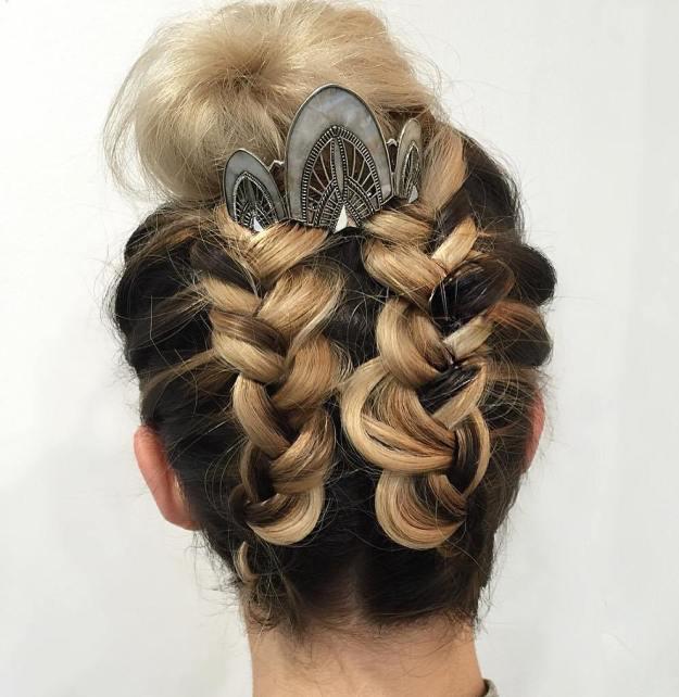 รูปภาพ:http://i1.wp.com/therighthairstyles.com/wp-content/uploads/2017/05/10-two-braids-into-high-bun-updo.jpg?zoom=1.25&resize=500%2C514