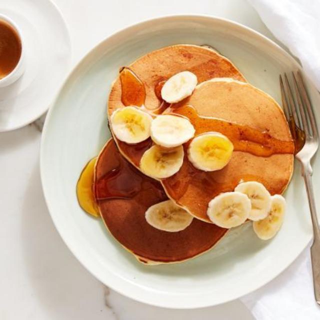 ภาพประกอบบทความ Banana Sour Cream Pancakes เมนูแพนเค้กกล้วยสูตรพิเศษ อร่อยเริ่ดแบบไม่เหมือนใคร