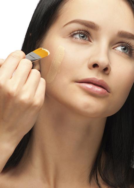 รูปภาพ:http://clearclinic.com/wp-content/uploads/2013/08/makeup-tips-for-acne-prone-skin.jpg