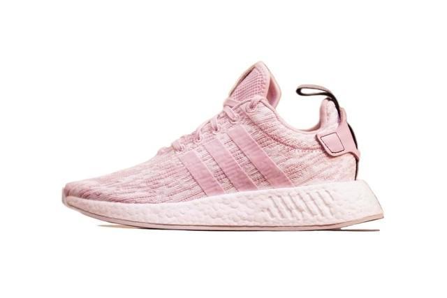 รูปภาพ:http://dfi5wu8thl82p.cloudfront.net/wp-content/uploads/2017/05/http-bae.hypebeast.com-files-2017-05-adidas-nmd-r2-primeknit-pink-11.jpg