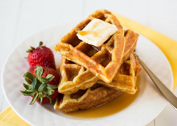 รูปภาพ:http://www.browneyedbaker.com/wp-content/uploads/2013/05/buttermilk-waffles-37-600.jpg